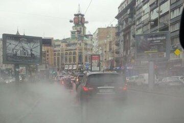 Центр Киева затопило кипятком (фото)