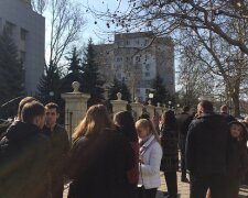 Люди оказались в эпицентре ЧП в Одессе, съехались все службы: кадры происходящего