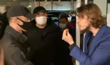 "Уряд - це ваш Бог?": український адвокат закотив скандал через маску в супермаркеті