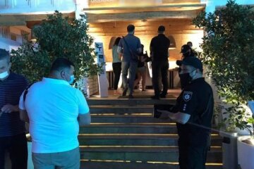 Толпы отдыхающих заполонили Одессу: в полиции сообщили, где не соблюдают карантин