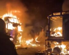 Потужний вибух налякав жителів Києва, з'явилися кадри: "Вогонь перекинувся на..."
