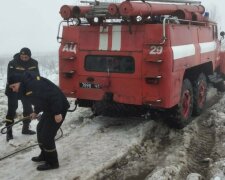 "Нужна помощь, чтобы извлечь": ЧП со школьным автобусом в Одесской области, детали