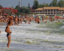 "Никакого карантина": что происходит на пляжах под Одессой в последние дни лета, фото