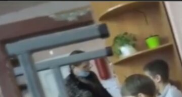 "Смотри, чтобы я тебя не забила": в Одессе учитель избил школьника, видео