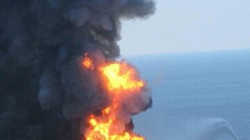 Пожежа охопила знаменитий готель біля моря в Одесі, рятувальники кинулися на допомогу: кадри НП