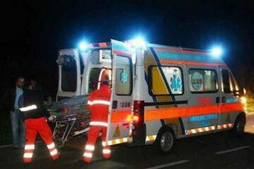 Поїзд влетів у автобус з пасажирами: багато постраждалих і загиблих, кадри