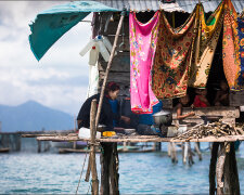 Удивительные фото морских цыган: «живут прямо на воде»