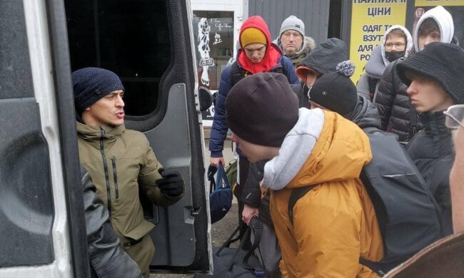 В Киеве организовали эвакуацию с Соломенского рынка к западной границе Украины:"Друзья, мы не останавливаемся"