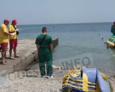 "Полчаса назад ее видели живой на берегу": трагедия на пляже в Одессе, фото