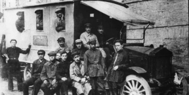 Перший український автобус: архівне фото