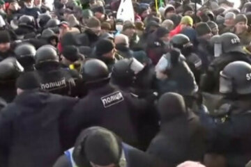 В полиции отреагировали на сообщения о "погибшем" на акции протеста под ВР: "Не соответствует действительности"