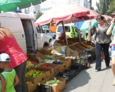 "Пострадало лицо": в сети показали, как наказывают торговцев на стихийных рынках в Одессе, фото