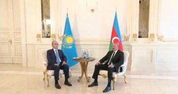 Президенти Азербайджану та Казахстану принципово відмовилися говорити російською: відео надихаючої розмови