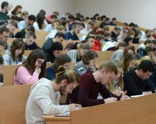 Студентов срочно выселяют их общежитий в Одессе: "всего  день на сборы"