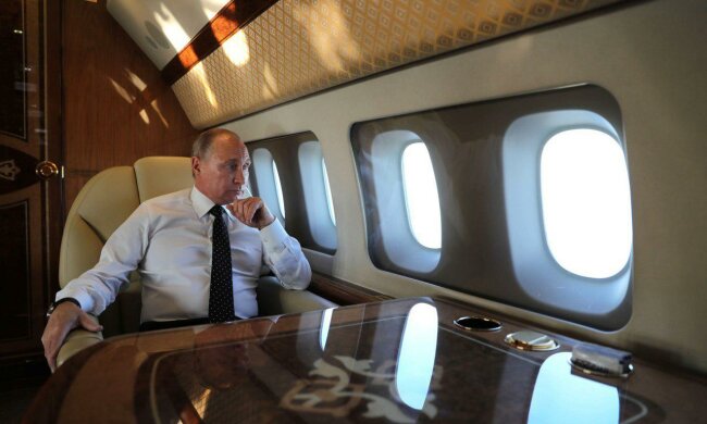 Путин в самолете