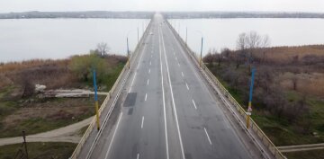 "Такое артой не сделать": легендарный Антоновский мост рухнул, печальные кадры