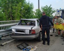 На трассе под Харьковом водитель попал в заложники собственного авто: "подключились" спасатели