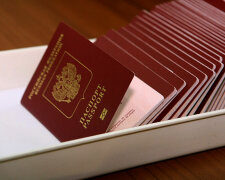 Россия приготовила «сюрприз» с паспортами жителям ОРДЛО: «губозакаточная машинка»