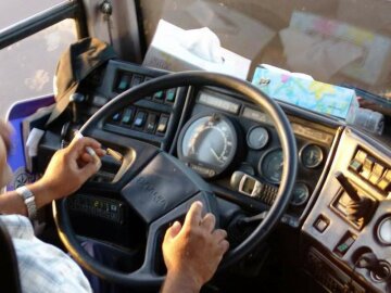 Ездят без прав и документов: безответственность водителей автобусов шокирует, под угрозой все пассажиры