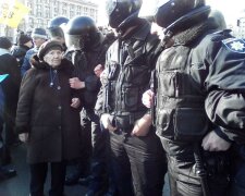 Полиция штурмовала офис ОУН (видео)