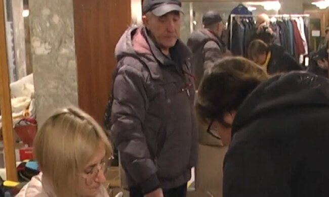 Безкоштовні продукти для ВПО та пенсіонерів у Харкові