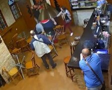 Россияне избили бармена из Украины в Испании: появились кадры инцидента