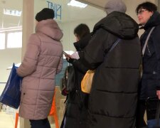 Безкоштовні продукти для ВПО та пенсіонерів у Харкові