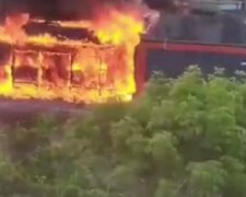 Потужна пожежа в Одесі, чорним димом заволокло вулицю: кадри НП