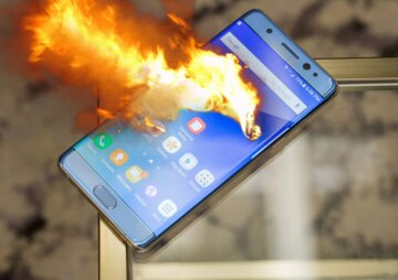 смартфон горит телефон мобилка