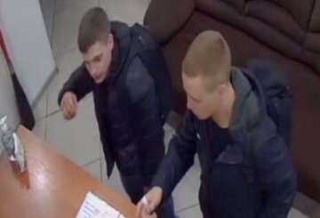 В Киеве разыскивают воров, кадры: "взламывают и обворовывают шкафчики"