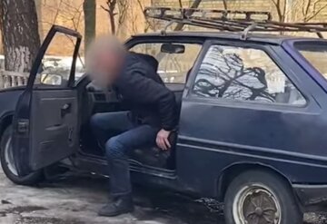 По Киеву разъезжал пьяный в хлам водитель, видео: "едва мог ответить на вопросы патрульных"