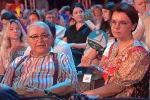 Таємне весілля Петросяна: молода коханка накинулася на фанатів, "швидкої кончини"