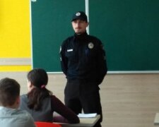 Днепропетровские школьники будут учиться "под присмотром" полиции: известны первые подробности