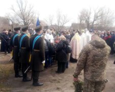 "Неможливо змиритися, коли люди йдуть так рано": українці попрощалися з воїном ЗСУ