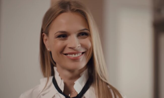 39-летняя Фреймут похвасталась новым утонченным образом с рюшами: "Неземная женщина..."