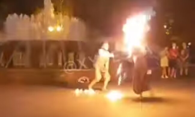 В Одесі дівчина підпалила себе під час виступу: з'явилося відео