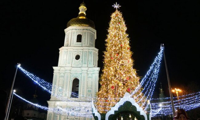 Топ-5 головних ялинок України: як виглядали новорічні красуні в різні роки незалежності