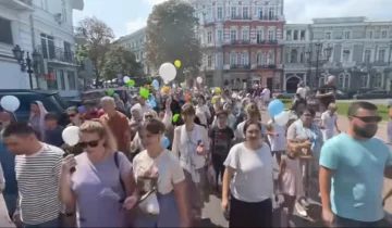 В Одессе тысячи верующих Украинской православной церкви прошли в марше за традиционные семейные ценности