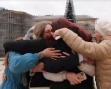 Было сложно сдержать слезы: защитница Азовстали "Пташка" порадовала пением в центре Киева