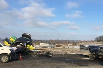 Таксист вез свою жену и детей: появились трагические детали ДТП под Харьковом