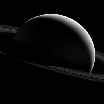 Темная сторона Сатурна