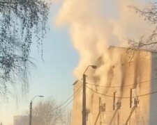 Масштабна пожежа спалахнула в Харкові, 50 рятувальників вступили в битву з вогнем: кадри НП