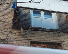 В центре Харькова рухнул балкон прямо возле подъезда: жуткие кадры