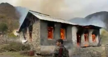 Армяне устроили пожары на освобожденной территории, пугающие кадры: "Сжигают дома, чтобы..."