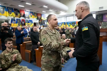 Кличко вручив нагороди військовим «Азову»