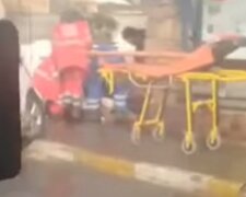Під Києвом водій вилетів на зупинку і збив жінку: відео з місця ДТП