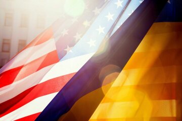 Флаги США и УКраины