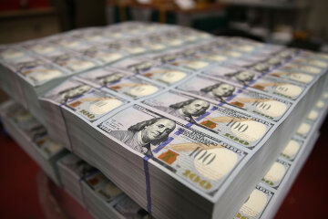 Bureau Of Engraving And Printing Prints New Anti-Counterfeit 100 Dollar Bills