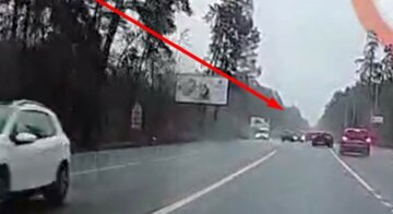 Авто розбилося вщент на проклятій трасі під Києвом, відео: "вилетів через лобове"