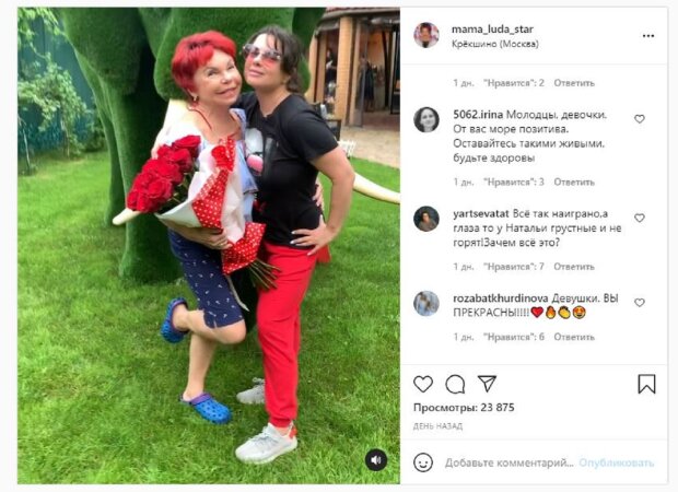 75-летняя мама Королевой в шортах и короткой футболке взбесила манерами: "А глаза-то у Натальи грустные..."